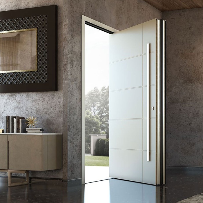 La porta di ingresso Pivot di Etherma è un elemento architettonico scenografico, ideale per ingressi di ampie dimensioni. Grazie a un meccanismo a bilico (chiamato anche pivot), la porta ruota attorno ad un asse verticale interno, offrendo un'apertura fluida. Risulta complanare al muro ed è personalizzabile nelle finiture. Due le varianti: Pivot90 e Pivot100, versione full optional con maniglia Spectro e illuminazione a LED integrata. Le porte sono dotate di serrature con più punti di chiusura e vetri stratificati triplex ad alte prestazioni, garantendo isolamento termico e sicurezza. www.ethermadoors.com