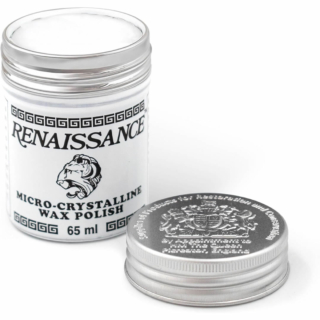 La cera lucidante con microcristalli Picreator di Renaissance ha effetto conservante ed è priva di acidi. Previene e protegge, l’ideale per preservare la patina dei mobili antichi. Prezzo: 24,95 euro su amazon.it