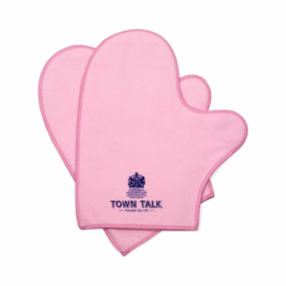 Per eliminare ogni traccia di sporco e residui ci sono i guanti per la lucidatura, pensati per l’argento, di Town Talk. Prezzo: 14 euro su amazon.it