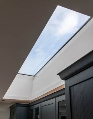 Le finestre su misura per tetti piani VELUX Modular Rooflights possono avere grandi dimensioni. www.velux.it Le finestre su misura per tetti piani VELUX Modular Rooflights possono avere grandi dimensioni. www.velux.it