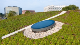 Versione Circularlight per VELUX Modular Rooflights, finestra dalla forma circolare, per insoliti progetti e aree verdi. www.velux.it Versione Circularlight per VELUX Modular Rooflights, finestra dalla forma circolare, per insoliti progetti e aree verdi. www.velux.it