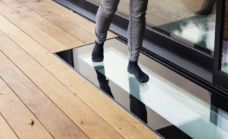 Appartiene alla linea VELUX Modular Rooflights la finestra calpestabile Walk-on. www.velux.it Appartiene alla linea VELUX Modular Rooflights la finestra calpestabile Walk-on. www.velux.it