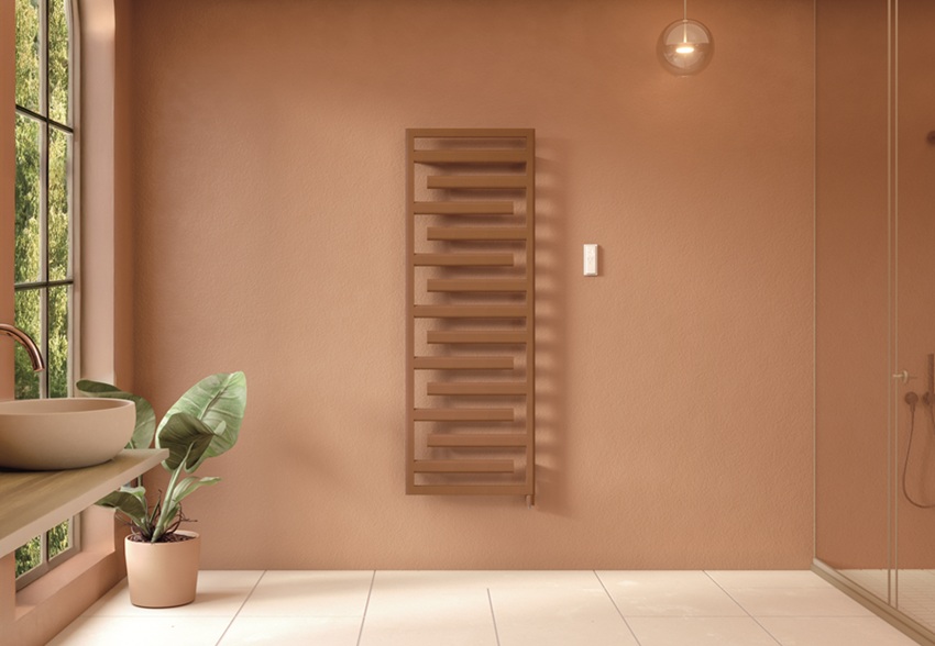 La nuova resistenza IHD per radiatori elettrici di Zehnder, che ha la funzione di trasformare l'energia elettrica in calore, unisce comfort ed eleganza. Si abbina al colore del radiatore, qui il modello Tetris, dando uniformità. Inoltre è possibile regolare la temperatura superficiale del termoarredo tramite app da smartphone o grazie all’integrazione con i sistemi domotici. Tutto ciò permette di avere un confort su misura per le proprie esigenze. www.zehnder.it