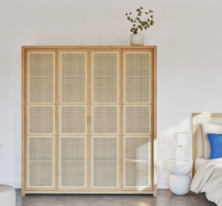 Fascino esotico per l'armadio Canopy di Maisons du Monde che è dotato di quattro ante scorrevoli in rattan e di una struttura in legno di rovere di alta qualità. Internamente sono presenti otto ripiani regolabili in altezza e una barra appendiabiti centrale. Misura L 195 x P 55 x H 200 cm. Prezzo 1.599 euro. https://www.maisonsdumonde.com Fascino esotico per l'armadio Canopy di Maisons du Monde che è dotato di quattro ante scorrevoli in rattan e di una struttura in legno di rovere di alta qualità. Internamente sono presenti otto ripiani regolabili in altezza e una barra appendiabiti centrale. Misura L 195 x P 55 x H 200 cm. Prezzo 1.599 euro. https://www.maisonsdumonde.com