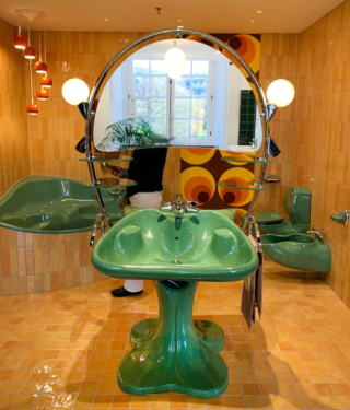 Bagno anni '70 nell'esposizione del Villeroy & Boch World