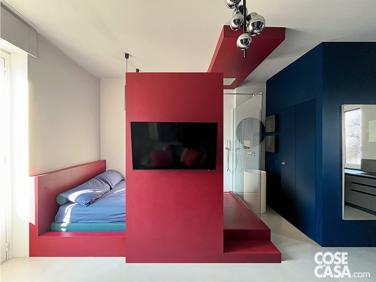 camera da letto blu e bordeaux