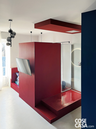 camera da letto e doccia bordeaux