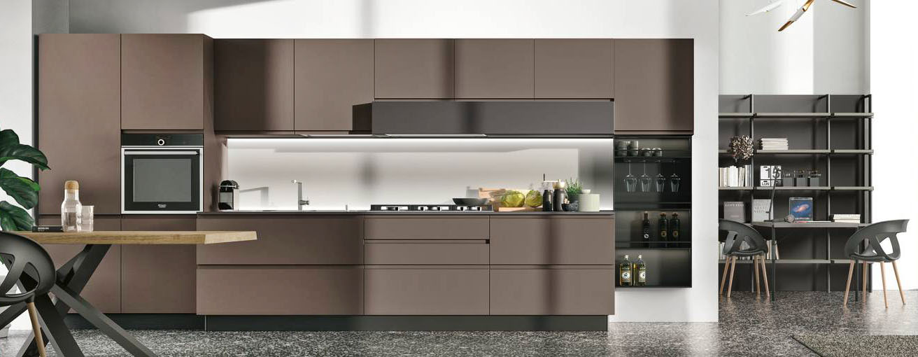 Ante lisce in laccato opaco Caffé per gli arredi della cucina in linea Karma di Stosa. Il top e la cappa Trave a sbalzo sono realizzati in Fenix Grigio Aragona. Lo schienale luminoso e magnetico illumina il piano di lavoro in modo uniforme e permette di avere tutti gli accessori a portata di mano. Un modulo base da 60 cm, prezzo a partire da 236 euro + Iva. https://www.stosacucine.com Ante lisce in laccato opaco Caffé per gli arredi della cucina in linea Karma di Stosa. Il top e la cappa Trave a sbalzo sono realizzati in Fenix Grigio Aragona. Lo schienale luminoso e magnetico illumina il piano di lavoro in modo uniforme e permette di avere tutti gli accessori a portata di mano. Un modulo base da 60 cm, prezzo a partire da 236 euro + Iva. https://www.stosacucine.com