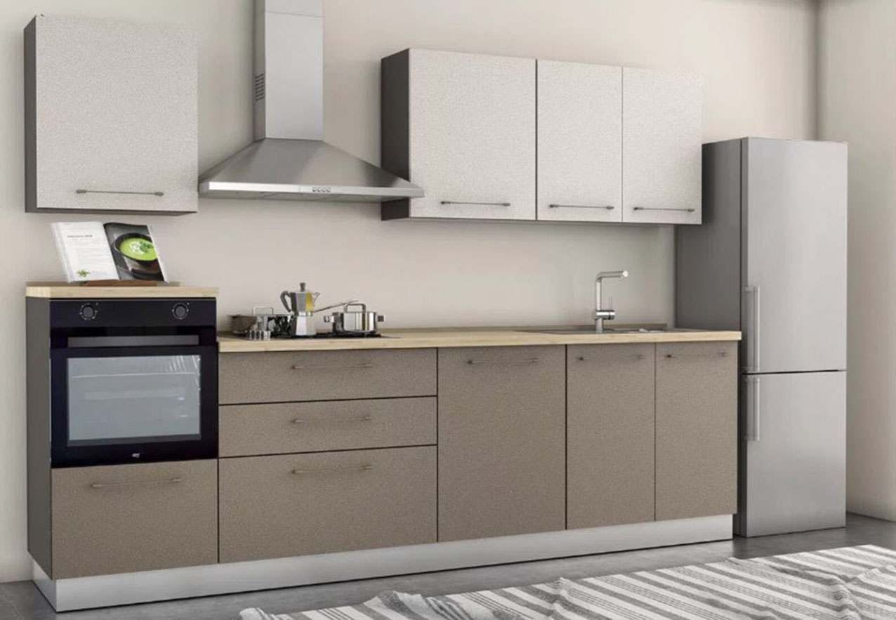 La cucina Sofia di Conforama si sviluppa linearmente a parete ed è composta da una serie di basi e pensili con le ante, dotate di chiusura ammortizzata, in melaminico marrone chiaro, nelle varianti cuoio e perla. Può essere aggiunto lateralmente un frigorifero a libera installazione per completare la composizione. Misura L 300 x P 60 x H 216 cm. Prezzo 1.499 euro (inclusi forno e piano cottura). https://www.conforama.it La cucina Sofia di Conforama si sviluppa linearmente a parete ed è composta da una serie di basi e pensili con le ante, dotate di chiusura ammortizzata, in melaminico marrone chiaro, nelle varianti cuoio e perla. Può essere aggiunto lateralmente un frigorifero a libera installazione per completare la composizione. Misura L 300 x P 60 x H 216 cm. Prezzo 1.499 euro (inclusi forno e piano cottura). https://www.conforama.it