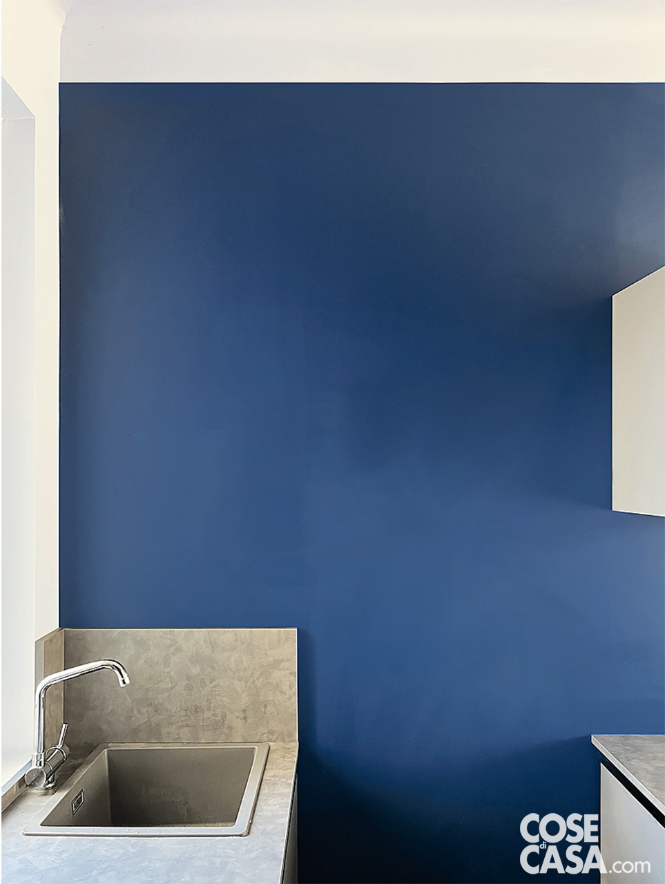 lavabo cucina parete blu