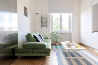 Soggiorno cucina con arredi doppia funzione trasformabili per guadagnare spazio Soggiorno cucina con arredi doppia funzione trasformabili per guadagnare spazio