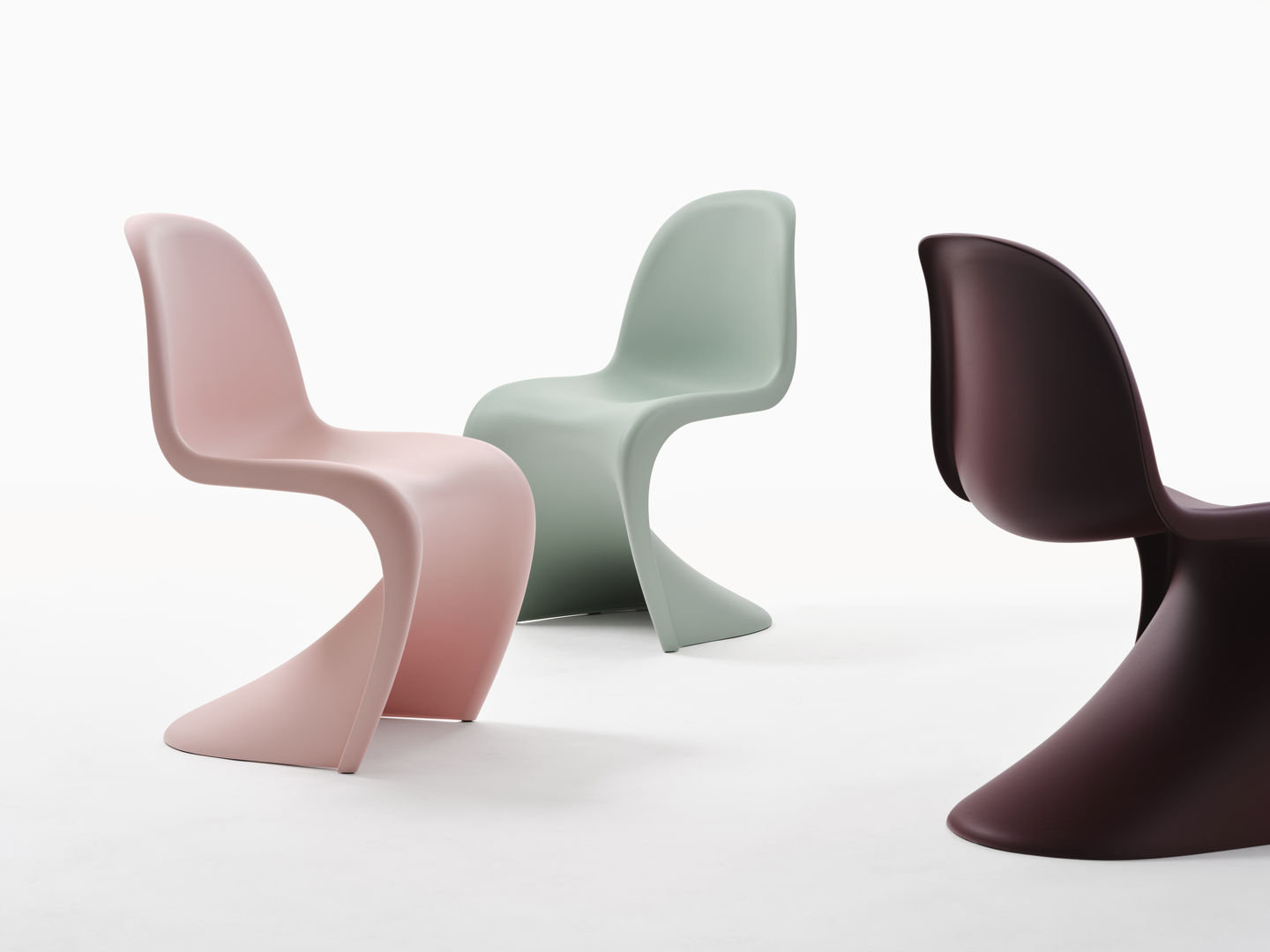 Panton Chair (design Verner Panton) di Vitra. Costa a partire da 379 euro. Panton Chair (design Verner Panton) di Vitra. Costa a partire da 379 euro.