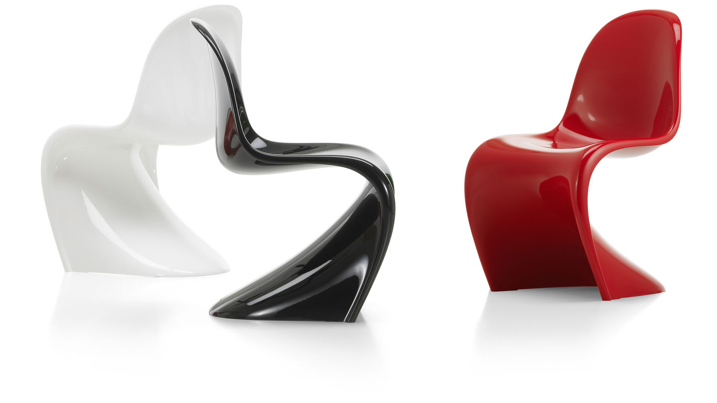 Panton Chair (design Verner Panton) di Vitra. Costa a partire da 379 euro. Panton Chair (design Verner Panton) di Vitra. Costa a partire da 379 euro.