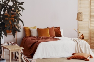 Alla parete è applicata Domotica di ARD Raccanello, idropittura lavable di facile applicazione. La tinta è il bianco ard 3 della mazzetta 1001 Colors. www.ard-raccanello.it