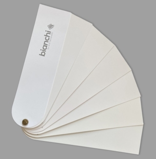 I sei bianchi della mazzetta colori 1001 Colors di ARD Raccanello spaziano dai toni avvolgenti a quelli rigorosi.