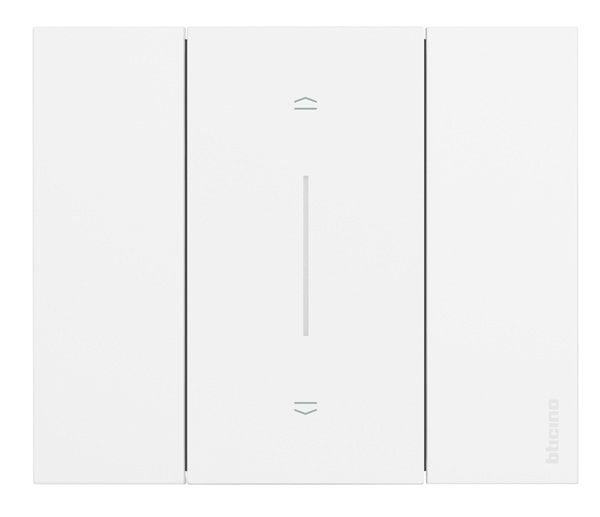 La linea Living Now di BTicino prevede dispositivi di comando wireless, per cui è sufficiente associare il comando tapparella oppure luci al deviatore connesso, in modo che il nuovo punto si colleghi all’impianto di controllo, ovvero la centralina gateway. Attraverso l'app Home + Control è possibile controllarne lo stato, alzare e abbassare le tapparelle. Con la funzione sicurezza si può simulare la propria presenza in casa tramite l’accensione delle luci in fasce orarie preimpostate. www.bticino.it La linea Living Now di BTicino prevede dispositivi di comando wireless, per cui è sufficiente associare il comando tapparella oppure luci al deviatore connesso, in modo che il nuovo punto si colleghi all’impianto di controllo, ovvero la centralina gateway. Attraverso l'app Home + Control è possibile controllarne lo stato, alzare e abbassare le tapparelle. Con la funzione sicurezza si può simulare la propria presenza in casa tramite l’accensione delle luci in fasce orarie preimpostate. www.bticino.it