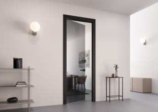 Porta battente Cristal Basic con anta in cristallo Chillout grigio, guscio Vitra con maniglia Pure nero.