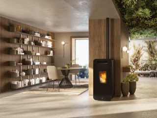 Stufa Cover 9+ di Edilkamin in acciaio nero. Stufa Cover 9+ di Edilkamin in acciaio nero.