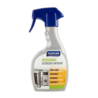 Per la pulizia del forno a microonde c’è lo spray detergente e antiodore di Nuncas, specifico per questo comodo e piccolo elettrodomestico. Prezzo: 7,90 euro su amazon.it