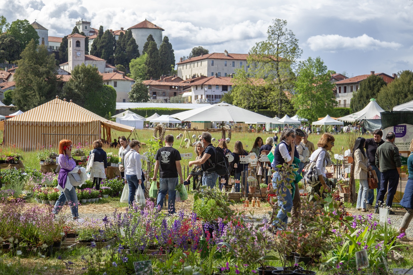 Como, inaugurata l'installazione permanente Giardino della speranza Como, inaugurata l'installazione permanente Giardino della speranza