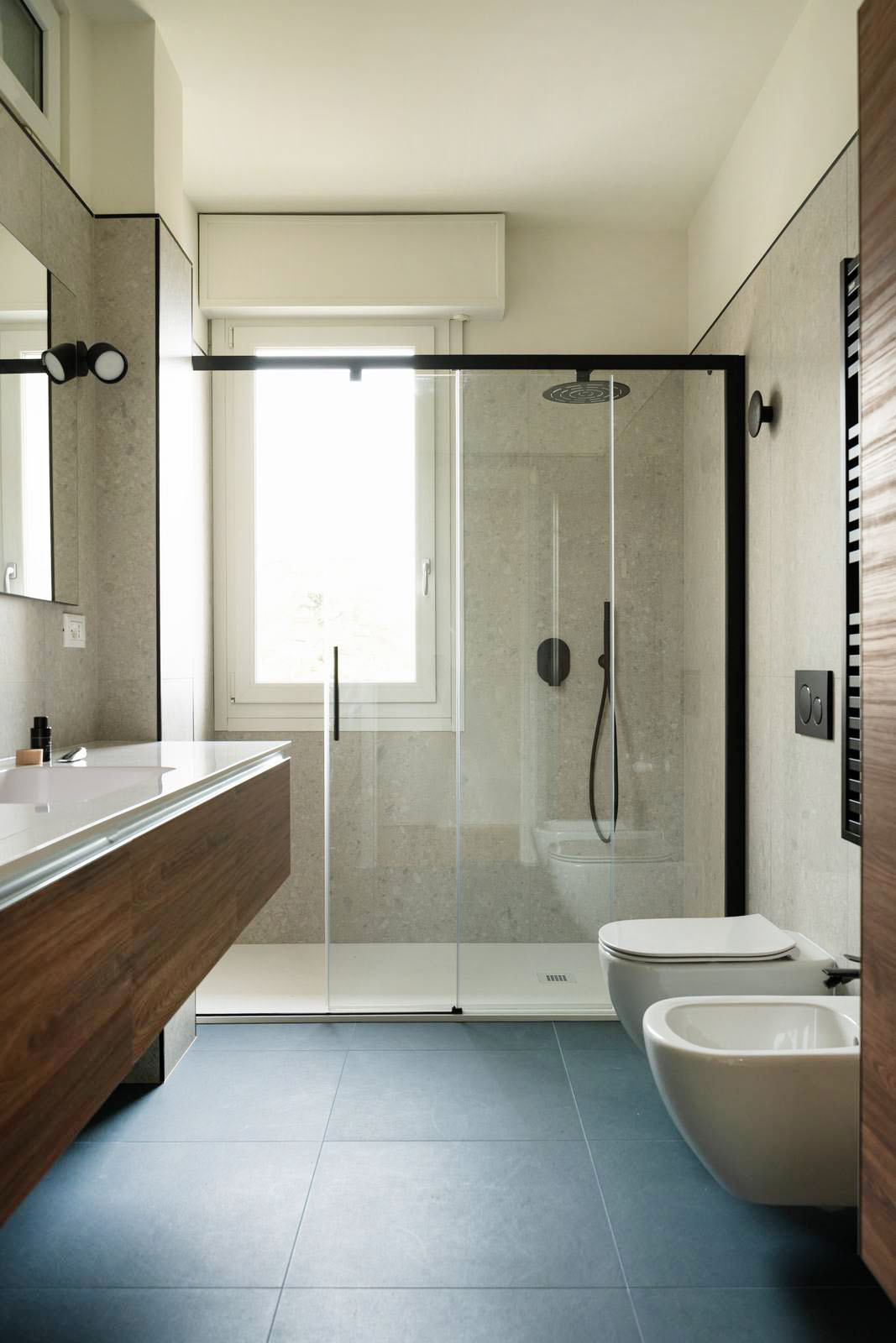 Bagno doccia grande casa Helvetia ph. Stella Giulia Casarin Architempore
