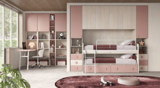 Può ospitare due sorelle la cameretta di Felver Casa che è caratterizzata da una zona notte con un armadio a ponte con un letto monoblocco superiore con scrivanie estraibili e letto inferiore con due cassettoni e dalla zona studio con una scrivania con il piano sagomato e le librerie accostate. Le finiture effetto legno olmo e rosa rendono luminoso e accogliente l'ambiente. Prezzo 4.900 euro (per la cameretta completa). https://www.felver.it Può ospitare due sorelle la cameretta di Felver Casa che è caratterizzata da una zona notte con un armadio a ponte con un letto monoblocco superiore con scrivanie estraibili e letto inferiore con due cassettoni e dalla zona studio con una scrivania con il piano sagomato e le librerie accostate. Le finiture effetto legno olmo e rosa rendono luminoso e accogliente l'ambiente. Prezzo 4.900 euro (per la cameretta completa). https://www.felver.it