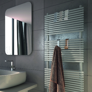 È in polipropilene il gancio da appendere Sensea di Leroy Merlin, disponibile anche in altri colori. Prezzo del modello bianco lucido 6,99 euro. www.leroymerlin.it