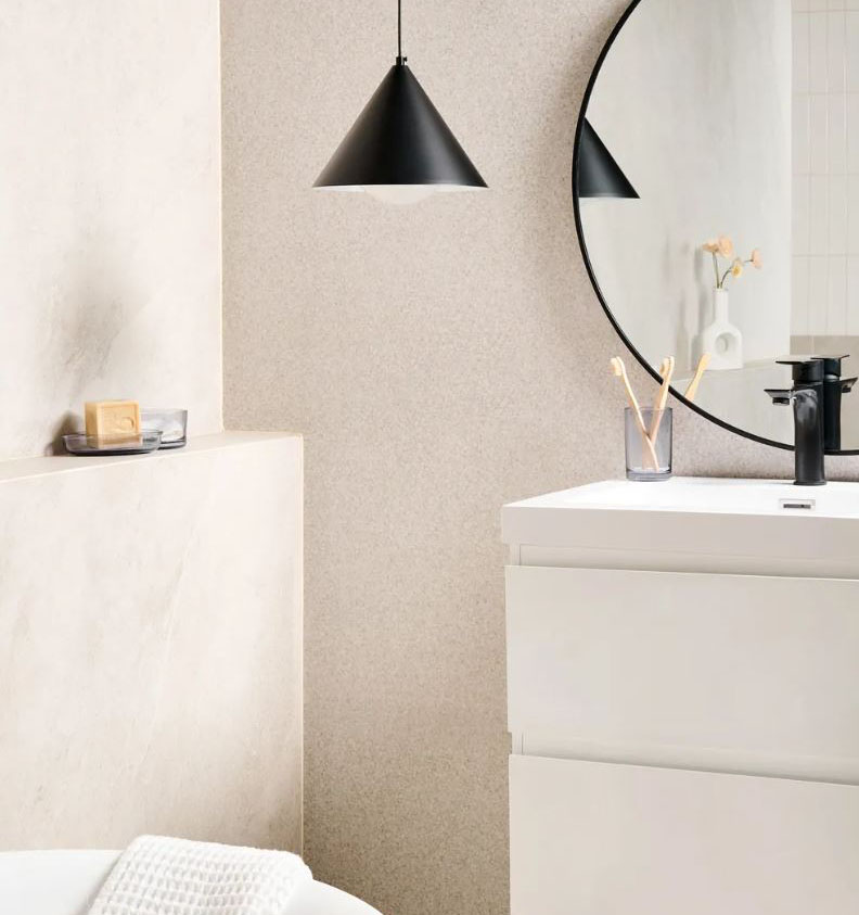 La lampada a sospensione Leyre di Beliani è caratterizzata da un paralume, con una forma a cono, realizzato in metallo nero opaco. Codice IP34. Misura Ø 24 x H 156 cm. Prezzo 69,99 euro. https://www.beliani.it La lampada a sospensione Leyre di Beliani è caratterizzata da un paralume, con una forma a cono, realizzato in metallo nero opaco. Codice IP34. Misura Ø 24 x H 156 cm. Prezzo 69,99 euro. https://www.beliani.it