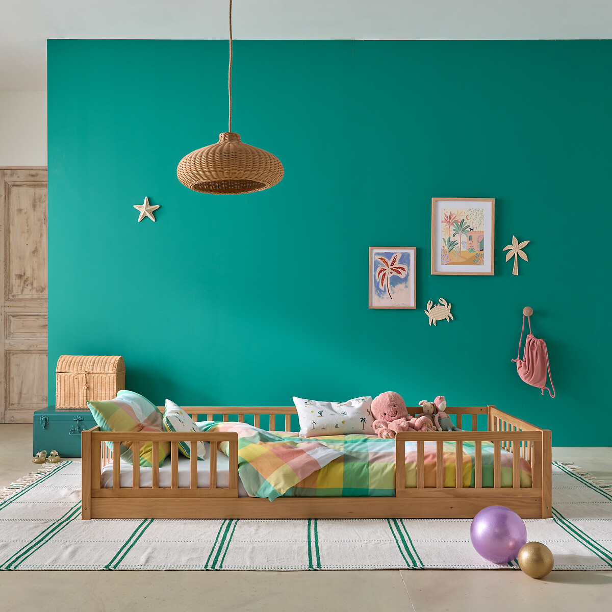 Il letto da pavimento Spidou di la Redoute Interieurs permette al bambino di muoversi e giocare in totale sicurezza, basta aggiungere un grande tappeto e posizionarlo al centro della cameretta. La struttura in pino massello certificato FSC® è dotata di barriere laterali. Misura L 97 x P 197 x H 39,3 cm. Prezzo 199 euro. https://www.laredoute.it Il letto da pavimento Spidou di la Redoute Interieurs permette al bambino di muoversi e giocare in totale sicurezza, basta aggiungere un grande tappeto e posizionarlo al centro della cameretta. La struttura in pino massello certificato FSC® è dotata di barriere laterali. Misura L 97 x P 197 x H 39,3 cm. Prezzo 199 euro. https://www.laredoute.it