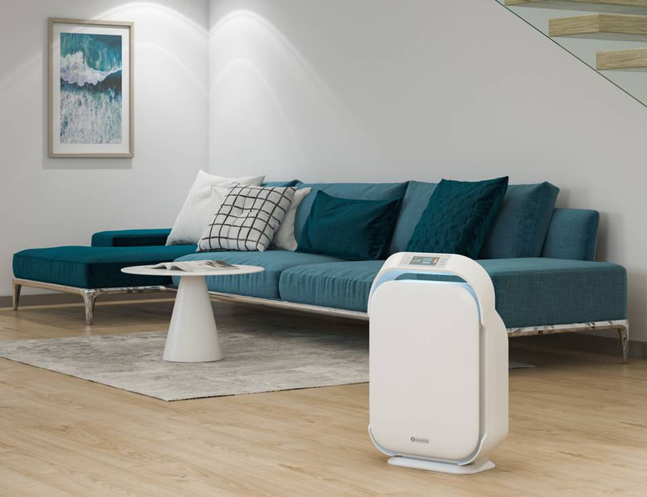 Aura Absolute è il purificatore di Olimpia Splendid con tecnologia di filtrazione a triplo stadio, efficace fino al 99,99%sulle particelle fino a 0,3 micron. Oltre al filtro HEPA 14, è dotato di una lampada UV-C ad azione germicida e di uno ionizzatore che, caricando negativamente l’aria, la libera dalle particelle inquinanti. Analizza in tempo reale la qualità dell’aria, si autoregola per una purificazione efficace e riporta i dati attraverso l’indicatore luminoso a 4 colori. È inoltre dotato di wi-fi integrato e può essere gestito da smartphone attraverso app. Misura L 44,5 x P 24 x H 68 cm. Prezzo 499 euro. www.olimpiasplendid.it