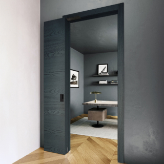 Perfetta per chi desidera coniugare funzionalità e design in una soluzione salvaspazio dall’impatto scenografico, la porta Fold 180 nella finitura Iride Mare di FerreroLegno esprime tutta la sua eleganza architetturale. Perfetta per chi desidera coniugare funzionalità e design in una soluzione salvaspazio dall’impatto scenografico, la porta Fold 180 nella finitura Iride Mare di FerreroLegno esprime tutta la sua eleganza architetturale.
