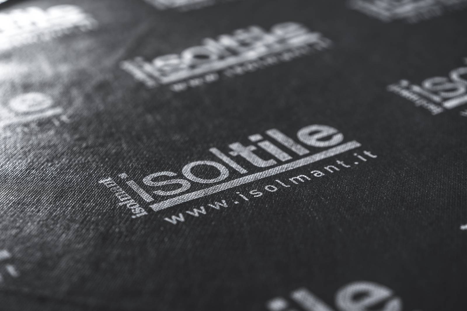 IsolTile di Isolamant (strato acustico studiato per applicazioni sotto massetto e sotto pavimento)