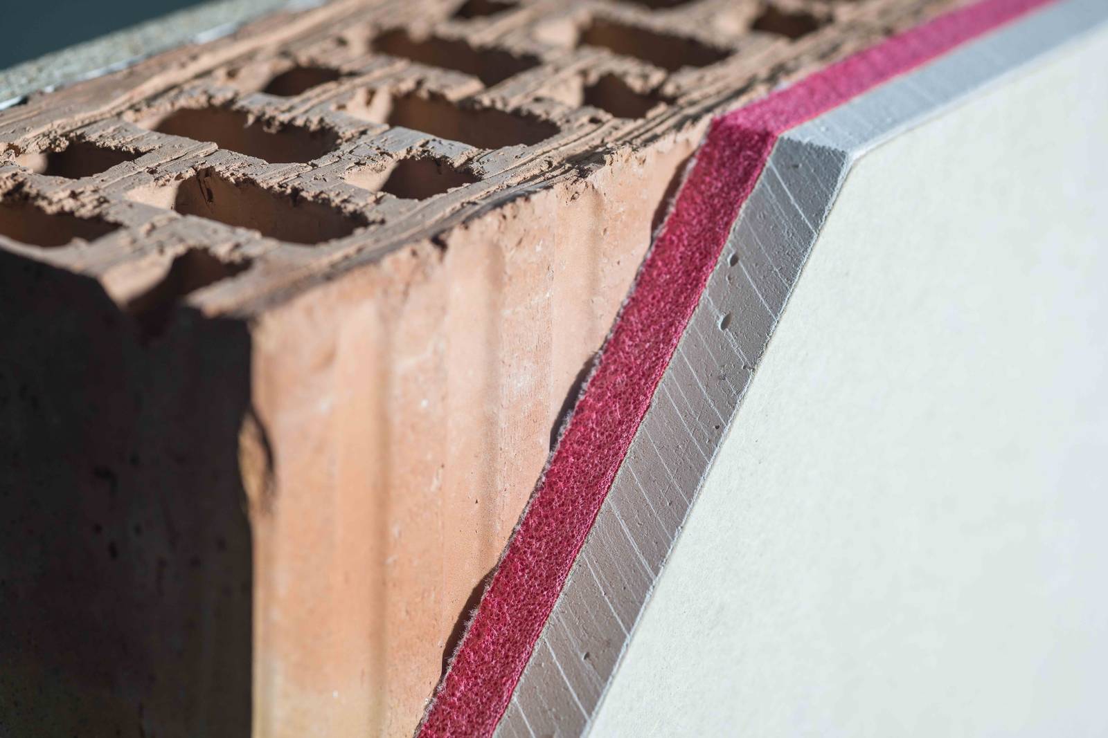 Isolgypsum Special a placcaggio di Isolmant (isolamento pareti con placcaggio diretto)