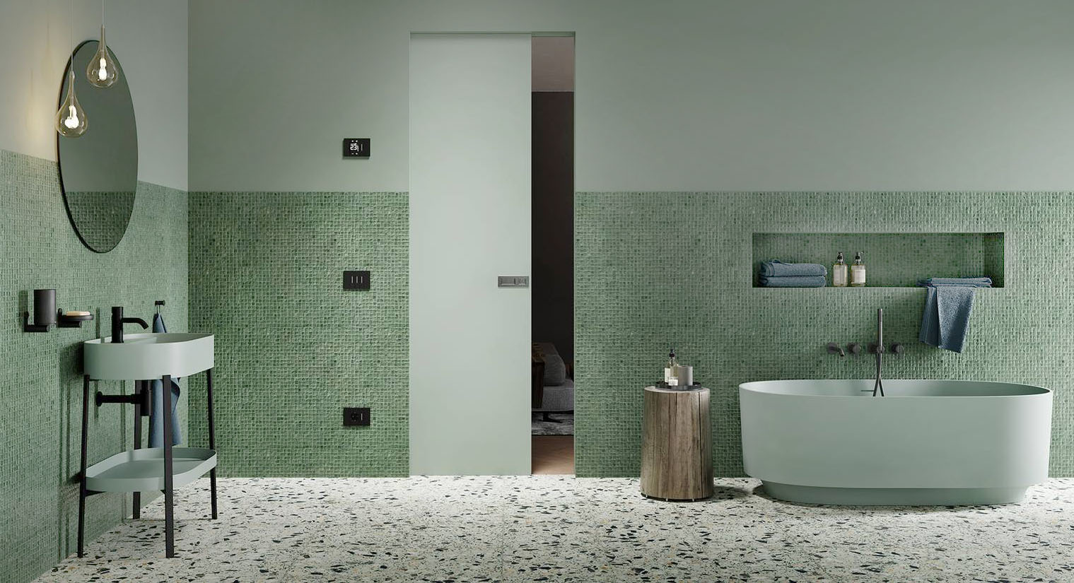 Absolute Energy di Ermetika è la porta scorrevole filo muro senza finiture esterne che permette di installare punti luce, termostati e prese elettriche sulla parete che la ospita. La predisposizione per cablaggi elettrici non incide sulla possibilità di far scomparire completamente un’anta scorrevole all’interno della parete. Questo sistema high-tech risulta dunque perfetto per coniugare attenzione al design e praticità di gestione degli spazi. Misura L 80 x H 210 cm, prezzo Telaio + Porta Laccata 1.440 euro + Iva. www.ermetika.it