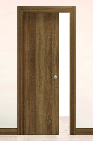 La porta scorrevole con anta a scomparsa in legno Bambù di Leroy Merlin è realizzata con apertura reversibile, finitura microtek e serratura meccanica, il telaio è prodotto in MDF. Ideale per ottimizzare lo spazio perché l’anta scorre e scompare nel muro, la maniglia è inclusa, misura L 80 x H 210 cm, prezzo 199,90. www.leroymerlin.it