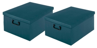 Il kit di due scatole per armadio in cartone con coperchio di Berardi consente di organizzare vestiti e biancheria durante il cambio di stagione. Ogni scatola è dotata di maniglie in plastica facili da montare per un trasporto comodo. Grazie al design compatto e alle dimensioni contenute, è possibile impilare più scatole per ottimizzare lo spazio disponibile nell'armadio. Misure 34x50x25 cm. Prezzo 18,90 euro. www.amazon.it