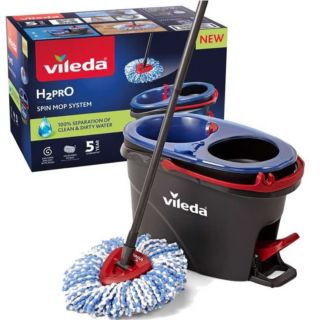 Il sistema Vileda H2Pro Spin Mop è dotato di strizzatore incorporato che permette di strizzare il fiocco con il pedale, rendendo la pulizia più facile ed efficiente. Prezzo: 39,99 euro su https://www.vileda.it/mop-e-sistemi-lavapavimenti/sistema-lavapavimenti-H2pro-spinmop Il sistema Vileda H2Pro Spin Mop è dotato di strizzatore incorporato che permette di strizzare il fiocco con il pedale, rendendo la pulizia più facile ed efficiente. Prezzo: 39,99 euro su https://www.vileda.it/mop-e-sistemi-lavapavimenti/sistema-lavapavimenti-H2pro-spinmop