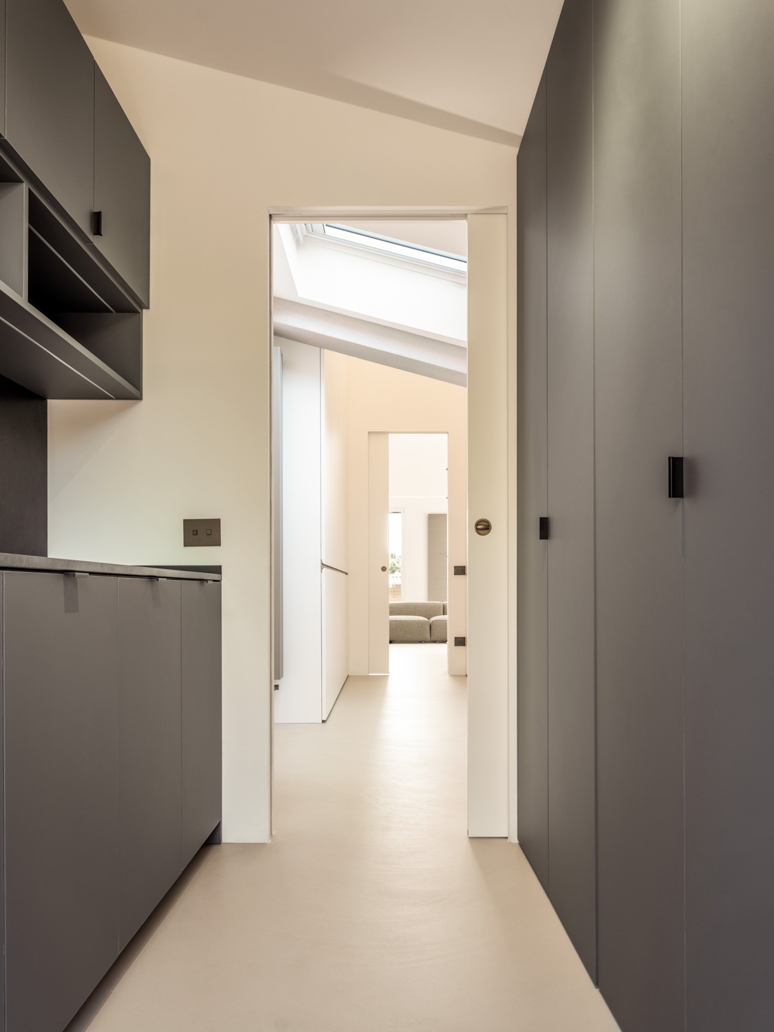 Il controtelaio da cartongesso Syntesis Line di Eclisse L 80 x H 210 cm, con pannello grezzo, maniglia, nottolino e serratura costa da 950 euro. https://www.eclisse.it