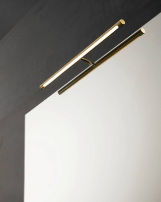 Permette di illuminare al meglio lo specchio del bagno la grande applique a LED Hashi di Stilhaus: è realizzata in metallo ed è disponibile in una serie di finiture personalizzabili. Misura L 40 x P 5 x H 5 cm. Prezzo 190 euro + IVA. https://www.stilhaus.it Permette di illuminare al meglio lo specchio del bagno la grande applique a LED Hashi di Stilhaus: è realizzata in metallo ed è disponibile in una serie di finiture personalizzabili. Misura L 40 x P 5 x H 5 cm. Prezzo 190 euro + IVA. https://www.stilhaus.it