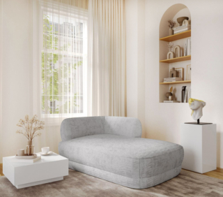 È rivestita da un morbido tessuto in ciniglia grigia la chaise longue dalla forma compatta Cuddle di Deghi che è completamente imbottita in schiuma poliuretanica; lo schienale ad angolo completa la struttura. Può essere posizionata anche in centro stanza grazie al rivestimento sul retro. Misura L 176 x P 109 x H 70 cm. Prezzo 470 euro. https://www.deghi.it