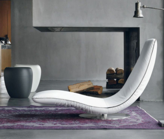 Si trasforma in una poltrona, grazie ad un particolare meccanismo, la chaise longue sfoderabile Ricciolo di Tonin Casa in vendita su Sediarreda. È disponibile rivestita in similpelle o pelle in una numerosa variante di colori. Misura L 145/95 x P 65 x H 90 cm. Prezzo da 3.560 euro. https://www.sediarreda.com