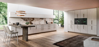 L'ampia cucina Guadalupe di ARAN si articola in una armadiatura, che include due forni e un frigorifero da incasso, e in una composizione lineare, con la zona lavello e la zona cottura, che è corredata, lateralmente, da un bancone snack di dimensioni contenute in E:wood nella finitura legno scuro. Lo schienale in pregiato marmo impreziosisce la composizione. Un modulo base da 60 cm, prezzo a partire da 612 euro + Iva. https://www.arancucine.it