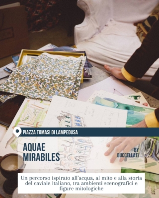 Fuorisalone 2026 Milano, 5VIE Design District: installazione “Aquae Mirabiles” di Buccellati. Su un tavolo sono appoggiati schizzi, acquerelli, tessuti decorati e materiali di progetto che richiamano il tema dell’acqua, della scenografia e dell’immaginario mitologico.