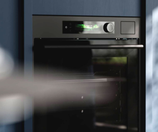 La nuova gamma di forni da incasso Asko porta scienza e precisione in cucina. Intuitivi, facili da usare e perfettamente calibrati per un controllo preciso della temperatura, sono anche realizzati con materiali di altissima qualità. Il design è minimalista, le prestazioni di cottura sono ottimizzate per offrire la massima precisione e l'esperienza è semplice e intuitiva. La nuova gamma è infatti dotata della tecnologia Celsius°Cooking™ che si avvale di sensori, progettati per controllare l'umidità e misurare la temperatura in diversi punti utilizzando algoritmi intelligenti per garantire minori variazioni di temperatura. www.asko.com/it
FTK	  	Pad. 2 Stand B10-12