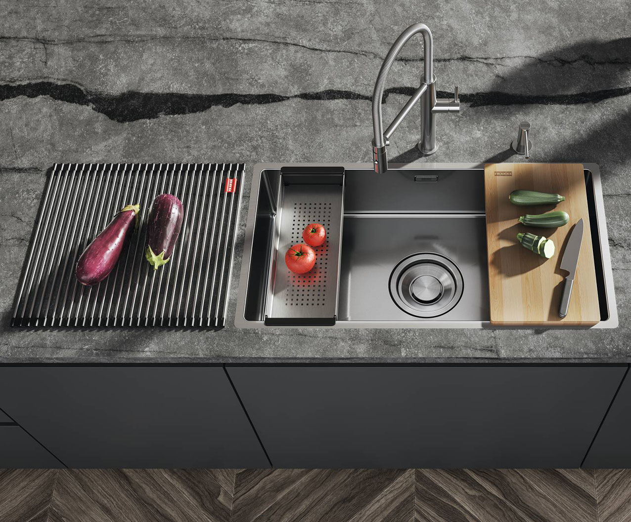 Franke presenta le nuove vasche Box DrainMax, una soluzione che trasforma la funzionalità quotidiana in un'esperienza di comfort senza sforzo. Progettate con cura per semplificare la manutenzione, uniscono uno stile lineare e raffinato con funzionalità intelligenti, garantendo prestazioni impeccabili. Innanzitutto, il kit di scarico da 7" è progettato per garantire un flusso d'acqua più scorrevole senza intoppi, il cestello raccogli-rifiuti in acciaio inox spazzolato è removibile e ha impugnatura ergonomica. Disponibili in tre dimensioni (50, 65 o 80 cm), questi lavelli sono adatti a piani di lavoro con profondità a partire da 60 cm. www.franke.com
Fuorisalone Franke Flagship Store Via Pontaccio 18 Milano