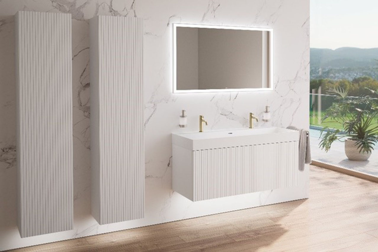 Mobile cannettato bianco con rubinetteria in finitura Champagne