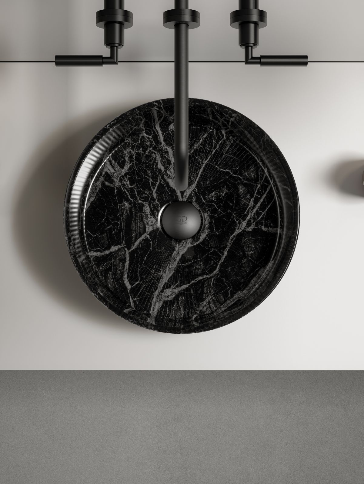 Madison Marmoral di Glass Design è un nuovo lavabo da appoggio in vetro Florence Glass
ATELIER® con base circolare e con l’estetica del marmo Black Marquina. È sorprendente come con il vetro si riesca a riprodurre l’eleganza senza tempo del marmo con le sue profonde venature chiare su fondo nero e la finitura lucida. Misura Ø 40 x H 15 cm. www.glassdesign.it – Salone del Mobile 2026, padiglione Pad. 6, Stand B35.
