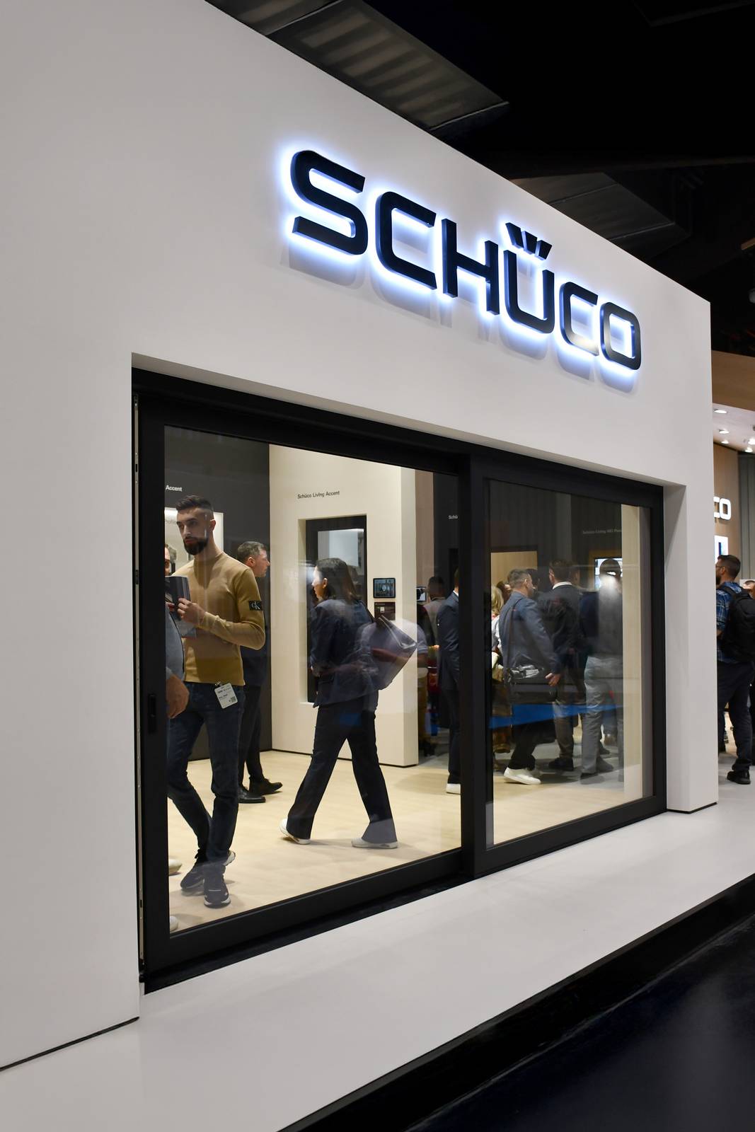 Schüco FocusIngSlide di Schüco PWS
Italia in color Nero Materico esposto
alla recente fiera Fensterbau Frontale
di Norimberga Schüco FocusIngSlide di Schüco PWS
Italia in color Nero Materico esposto
alla recente fiera Fensterbau Frontale
di Norimberga