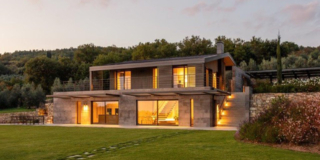 Villa in Casentino: un progetto contemporaneo integrato nel paesaggio tra comfort, luce naturale ed elevate prestazioni