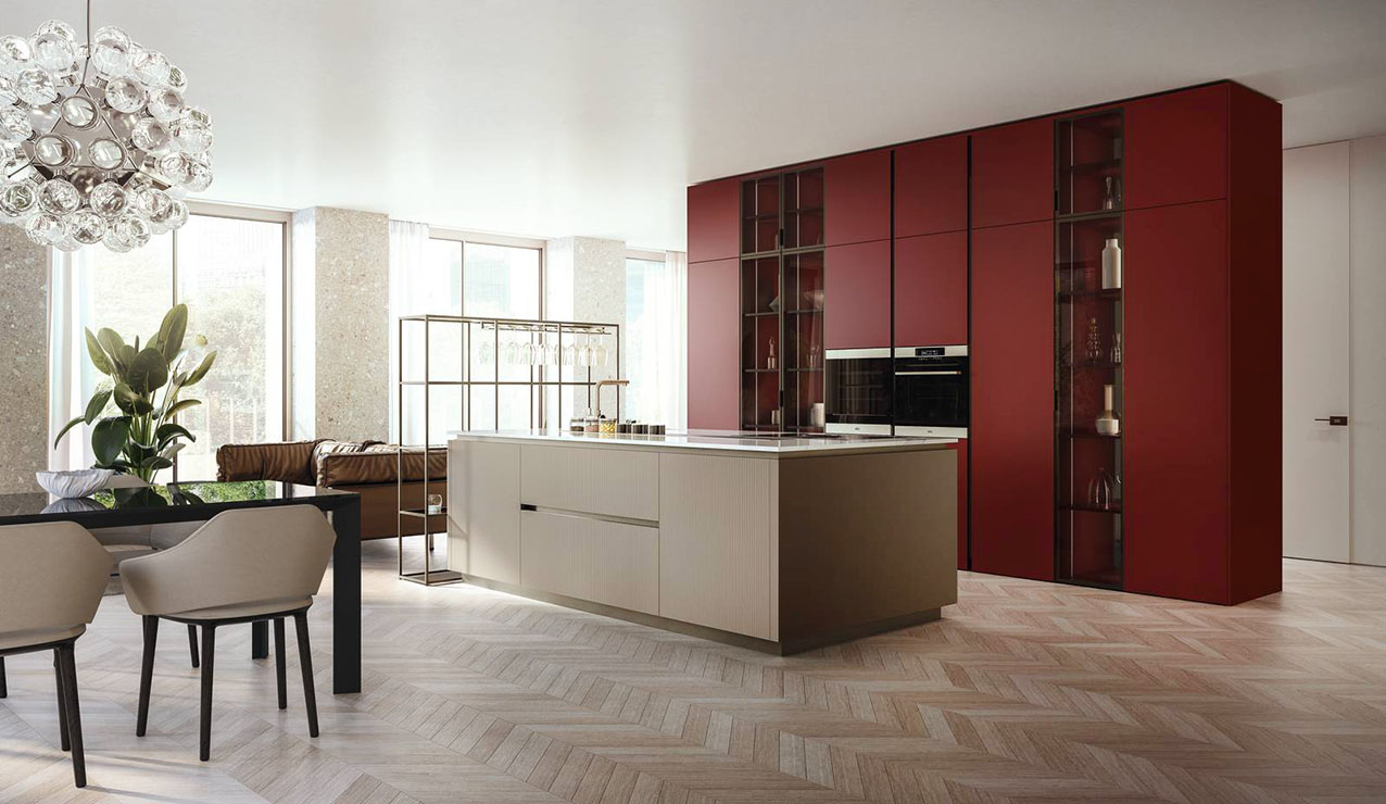 La composizione Lounge di Veneta Cucine è composta da una grande armadiatura a colonne Maxi con anta intera in Laccato Rosso Roma con finitura Metallo e da un'isola centrale con le basi in Vetro Canneté Cappuccino. La struttura dell’armadio, che sale fino a raggiungere il soffitto, si comporta come una parete divisoria fra più ambienti; inoltre, i volumi aumentati  garantiscono una maggior capacità contenitiva. Prezzo su richiesta. https://www.venetacucine.com